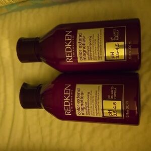 - Redken Color Extend Magnetics Conditioner (2)